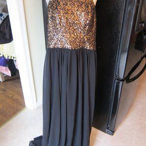 dress the population GORGEOUS HALTER GOWN black and gold sequins  SIZE SMALL
